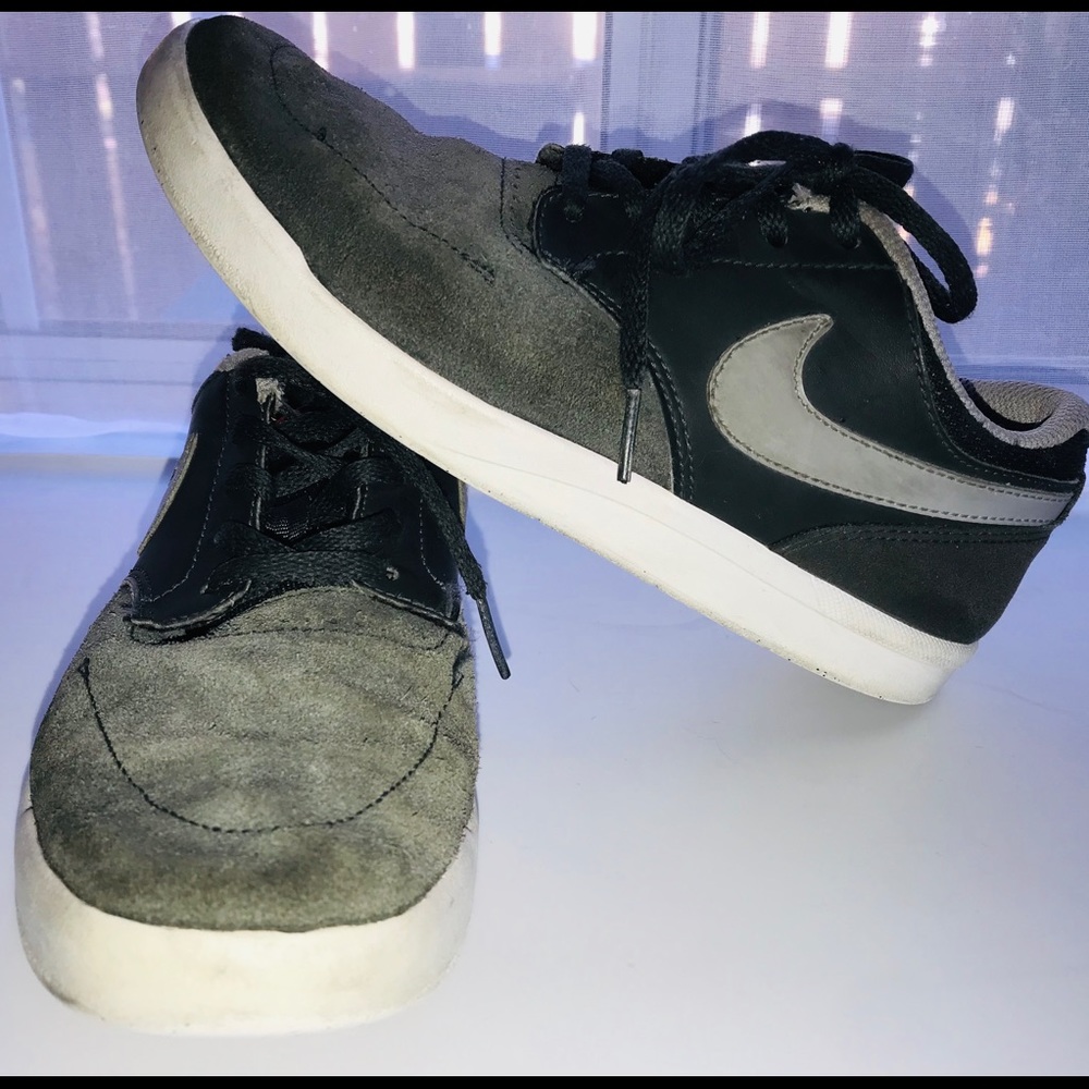 Nike SB grey low top youth boy shoes